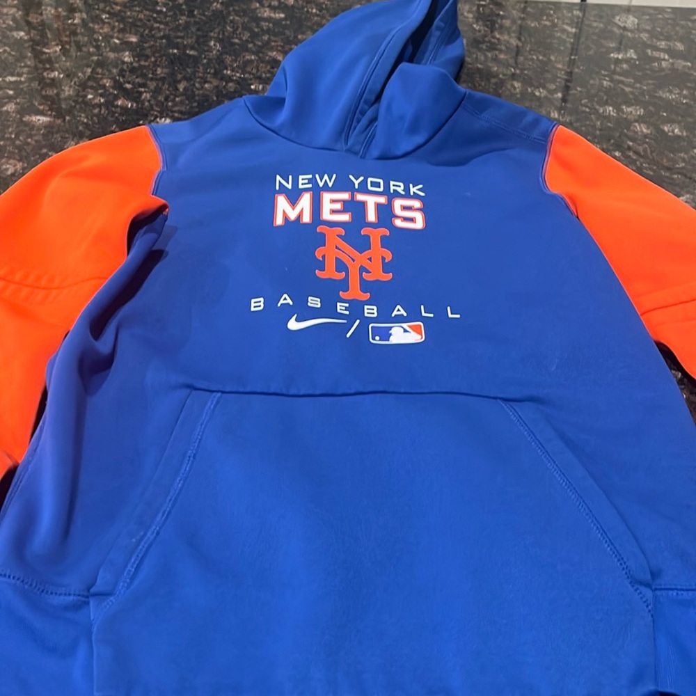 Nike Boy’s Med NY Mets pullover hoodie. Gently worn.